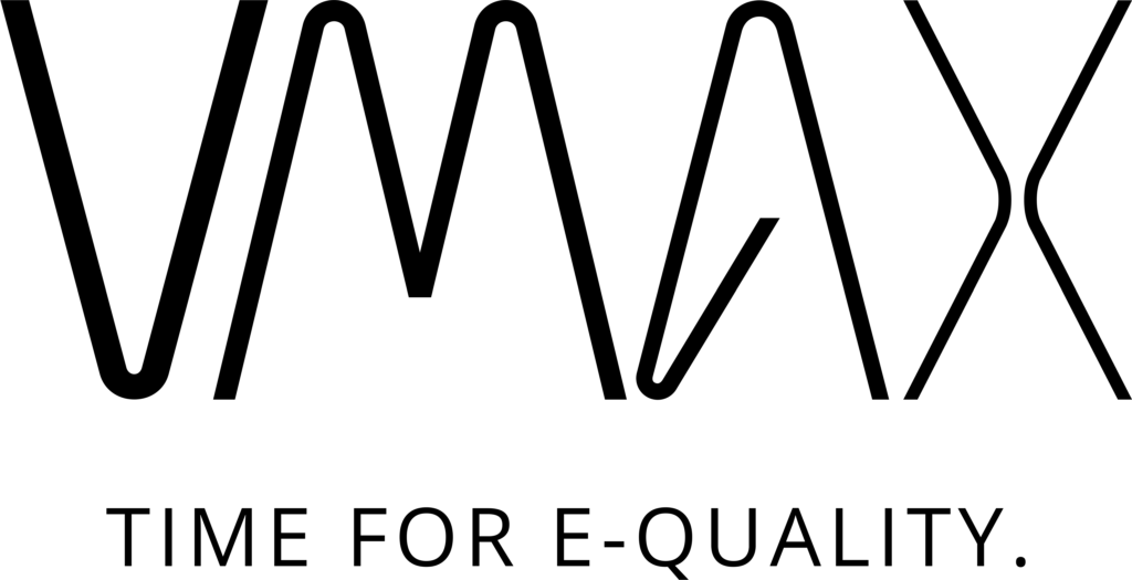 Logo – VMAX – Text (Schwarz) & Slogan – TIME FOR E-QUALITY (Schwarz) – Zentriert